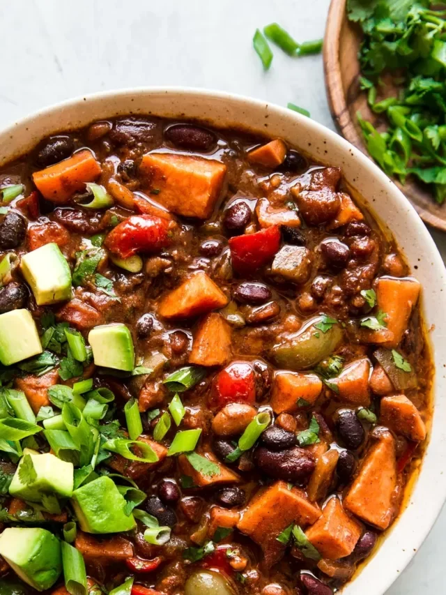 Vegetarian Chili with Beans and Tofu